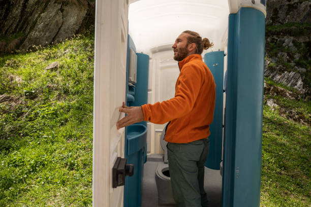 Best Porta potty delivery and setup  in Altamont, KS